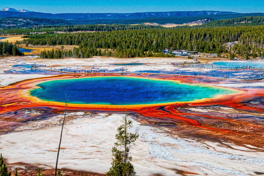 Grand prismatic spring in Yellowstone national park